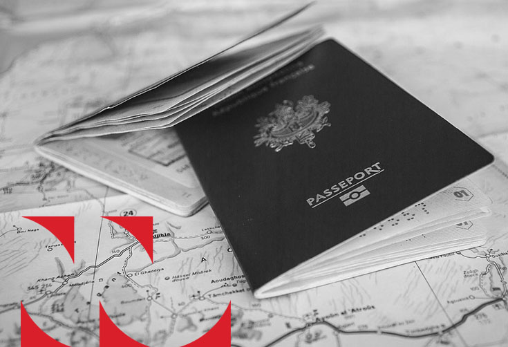 Pasaportes sobre un mapa